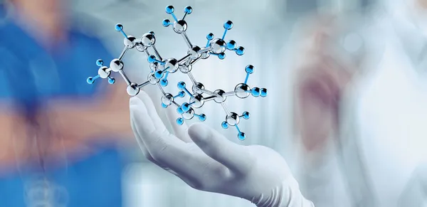 Ученый доктор рука держит виртуальный молекулярной структуры в l — стоковое фото