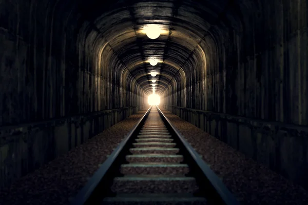 Свет в конце тоннеля — стоковое фото
