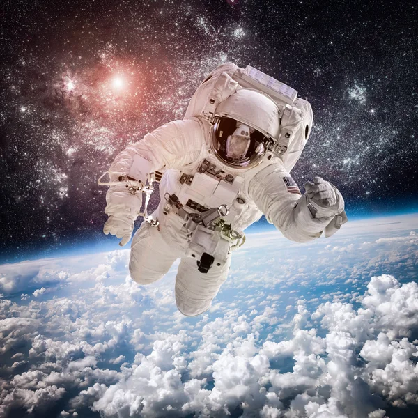 Астронавтов в космическом пространстве — стоковое фото