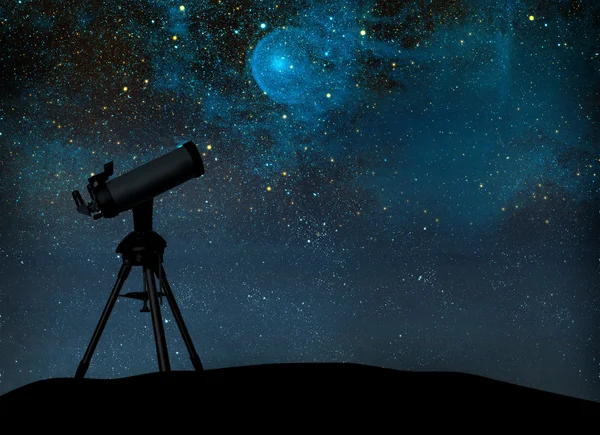 Телескоп силуэт против звездного неба — стоковое фото