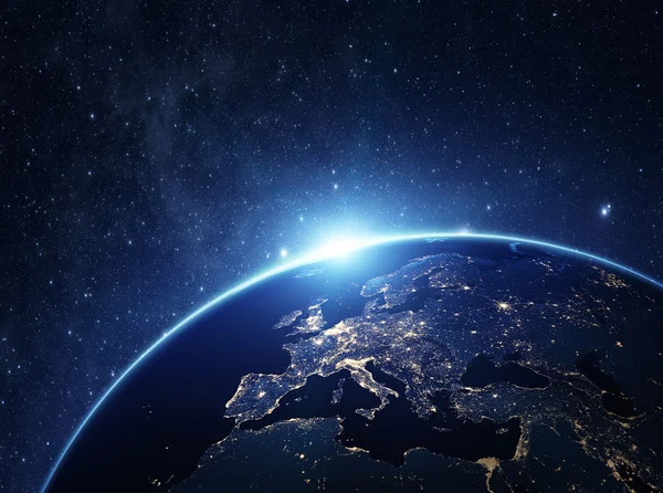 Планета Земля из космоса в ночное время — стоковое фото