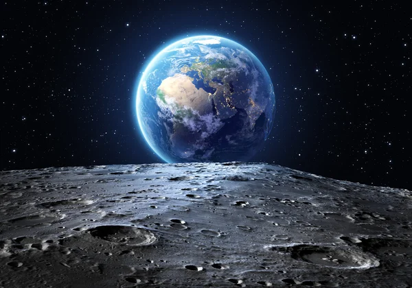 Голубой Земли, видно с поверхности Луны — стоковое фото
