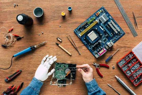 Cropped Image Man Robotic Hand Repairing Hard Drive Tweezers — стоковое фото