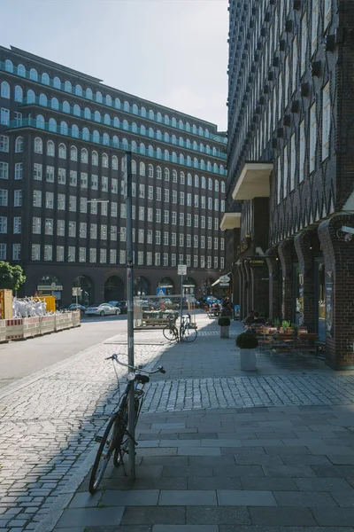 Hamburg Germany June 2018 Bicycles Street People Sitting Cafes — стоковое фото