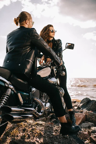 Couple Bikers Black Leather Jackets Chopper Motorcycle Sea — стоковое фото