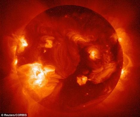 Мощная вспышка на Солнце ЗАВТРА дойдет до Земли! Вот что будет со всеми нами