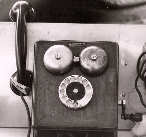 Самый первый телефон в мире фото
